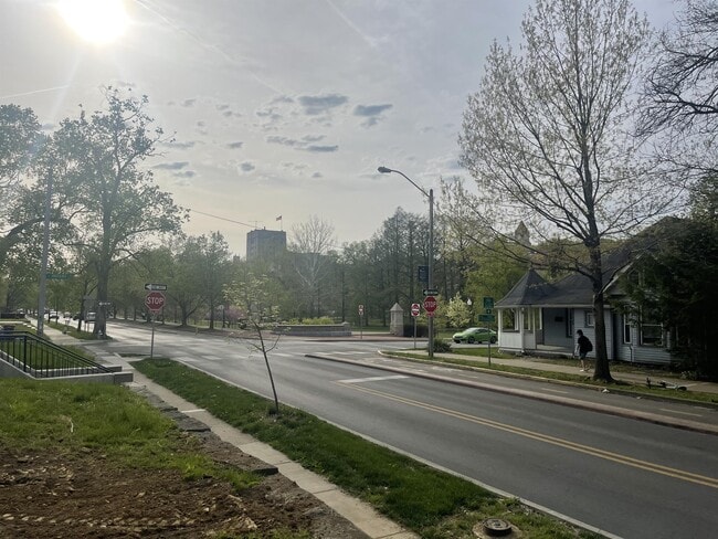 Photo - 521 E 7th St