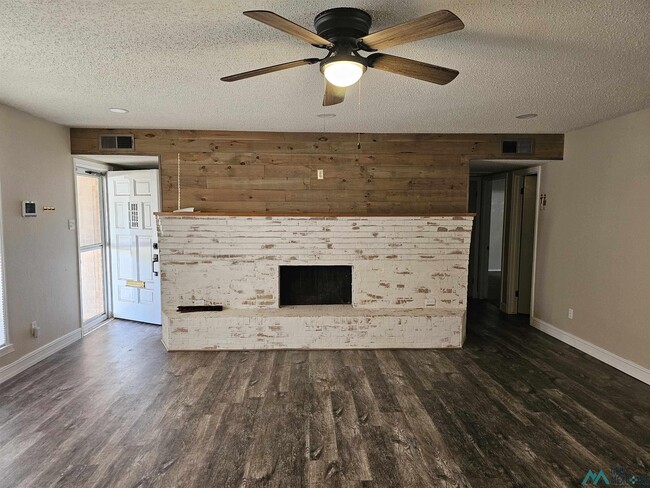 Building Photo - 201 Utah Dr