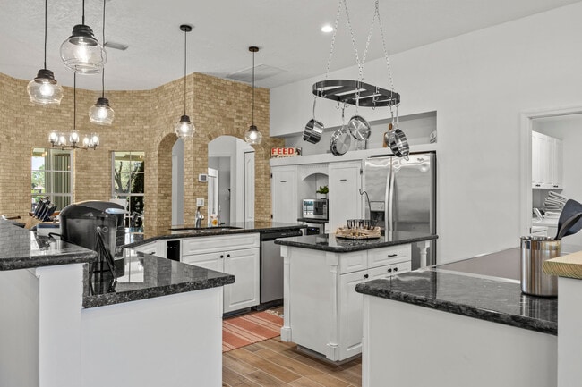 Photo - 1782 Clydesdale Ave