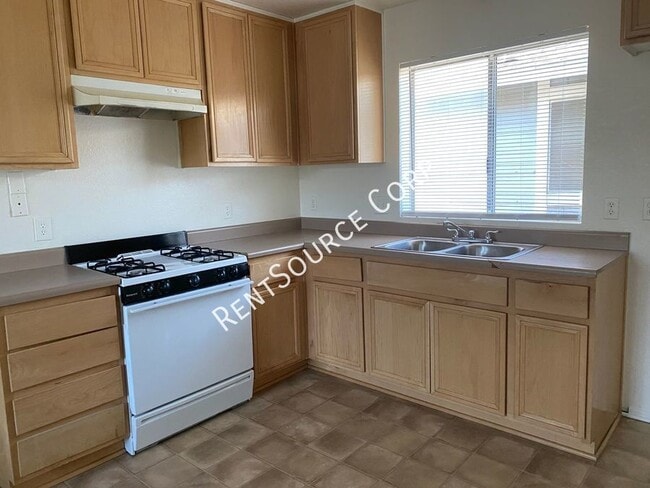 Photo - 15582 L St Unidad 04