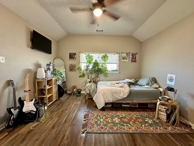 Photo - Spacious 4-Bed, 4.5-Bath Home in the Heart of the Baylor Bubble!