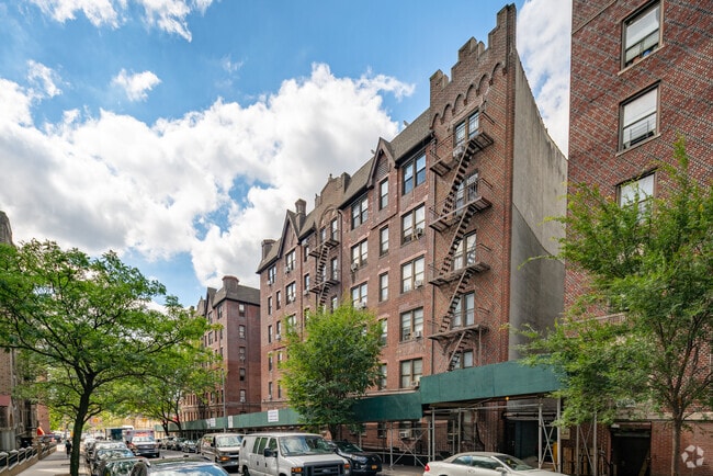 Photo - 446 Kingston Avenue
