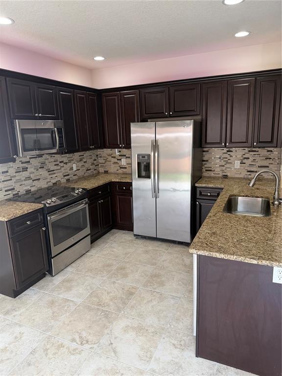 Photo - 1737 Sommarie Wy