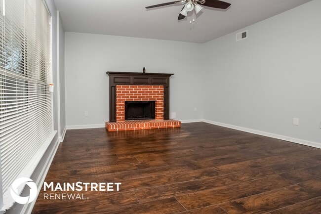 Photo - 110 Crystal Green Ct