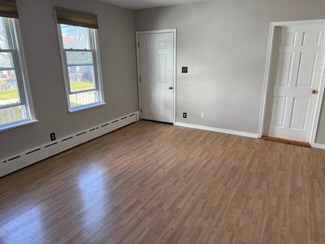 Amplia y luminosa sala de estar - 1309 Milwaukee Ave Unidad Apartment A