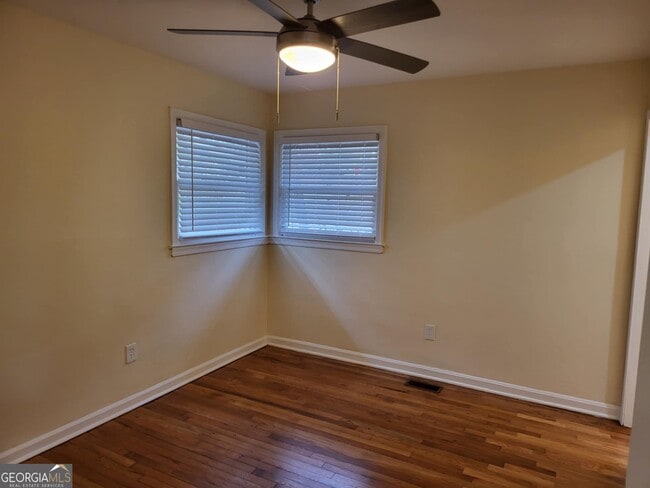 Photo - 887 Bridgewater St SW Unit A