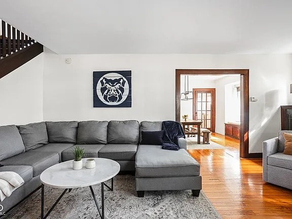 4643 Rookwood Avenue living room - 4643 Rookwood Ave