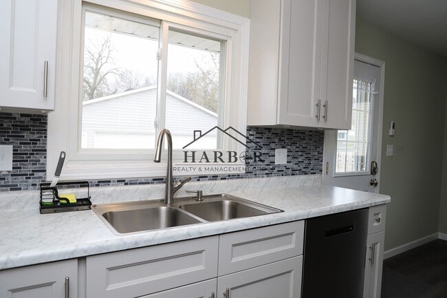 Single Family Home in SE Rochester Availab... - Single Family Home in SE Rochester Availab...