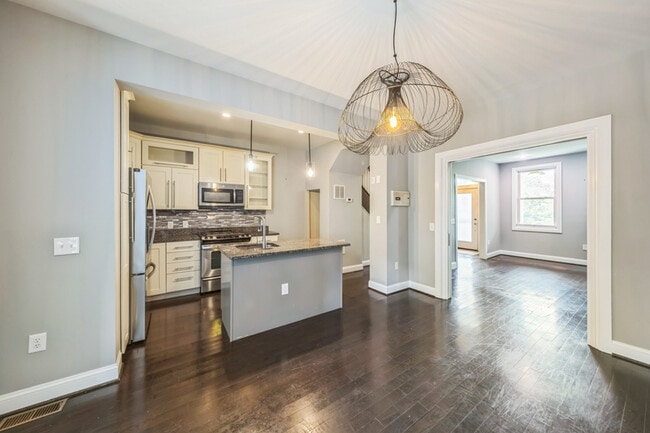 723 K St NE