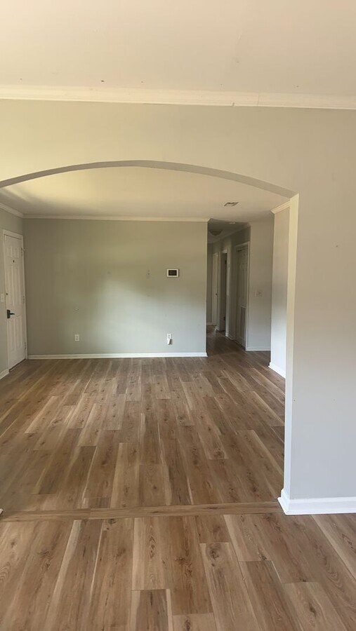 Photo - 210 Chinook Dr