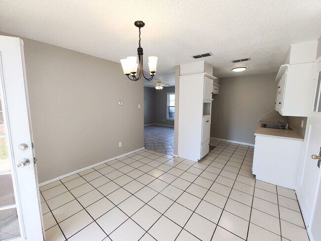 Photo - Charming 3 Bedroom Home