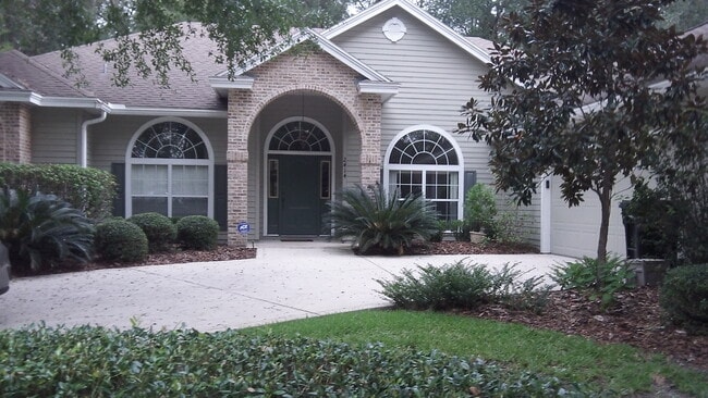 Building Photo - 2414 SW 98 Dr