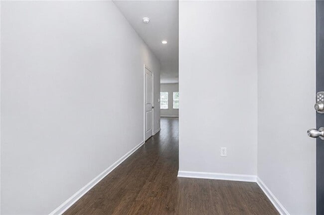 Photo - 3370 Highbury Way