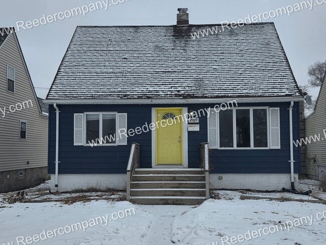 Building Photo - Spacious 4 bedroom 1 bathroom house