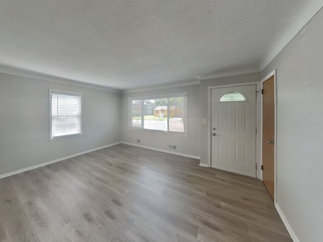 Photo - 2080 McKnight Rd N