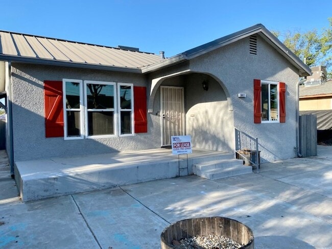Building Photo - $2,050 Charming 2 Bedroom Home with beauti...