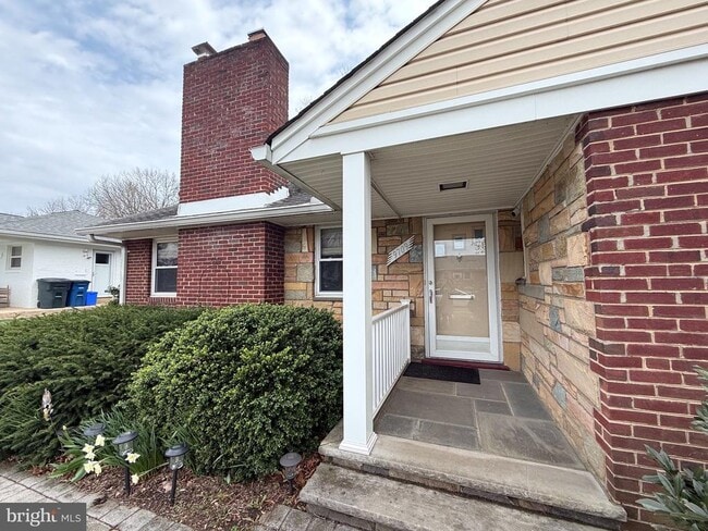 Building Photo - 9709 Saxony Rd