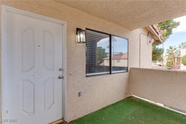 Building Photo - 725 Rock Springs Dr Unit 201