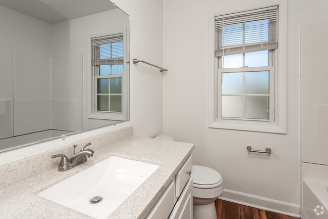 3BR, 1.5BA - 1,152 SF