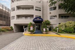 Building Photo - 100 Cutter Mill Rd Unit 4V