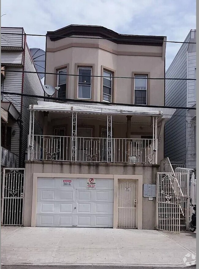 Building Photo - 1240 St Lawrence Ave Unit 2 Rental