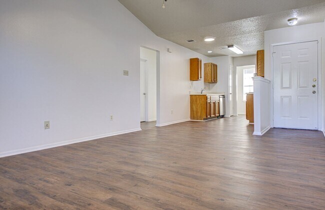 Photo - 8118 West Gate Blvd Unidad B