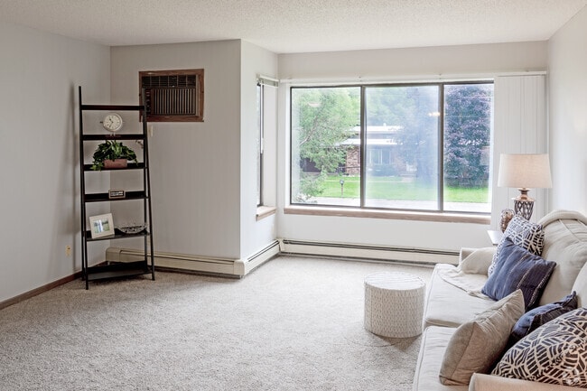 2BR, 1BA - Riverstone Apartments