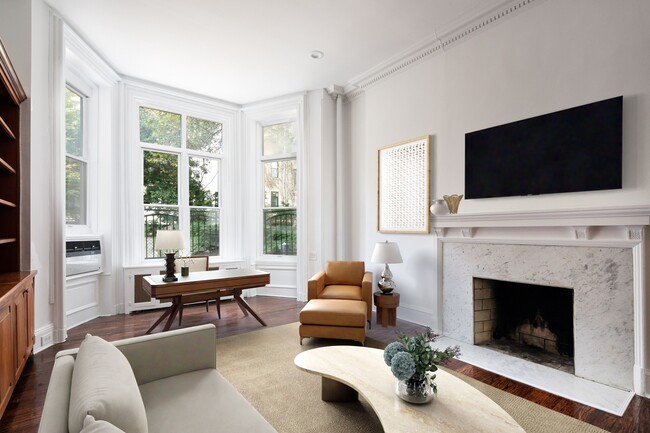 Photo - 179 E 64th St