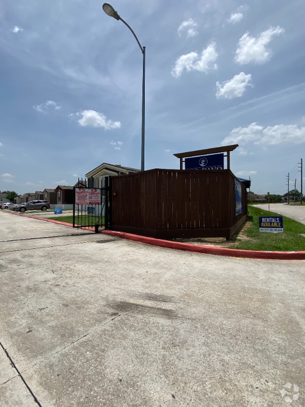 Building Photo - 1120 N Vista Dr Rental