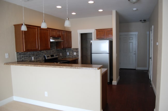 Building Photo - 412 Sunrise Ct