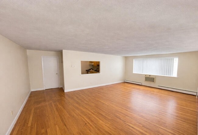 Building Photo - 20 Radcliffe Rd