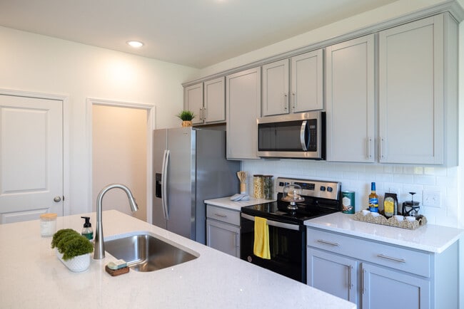 Reve on the Creek apartments — community photo