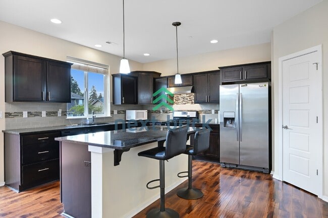 Photo - Spacious 3-Bedroom Lynnwood Retreat with 2230 sqft of Comfort!