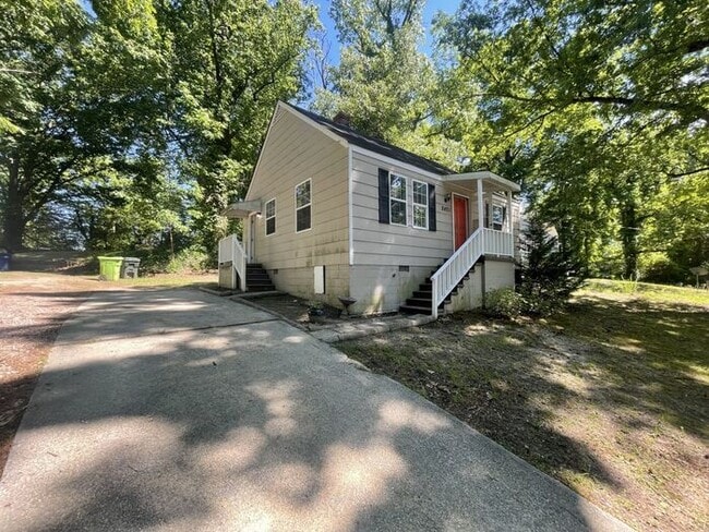 Building Photo - 2bd 1ba Home!