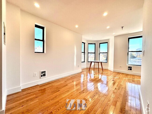Building Photo - 936 4th Ave Unit 3 Rental