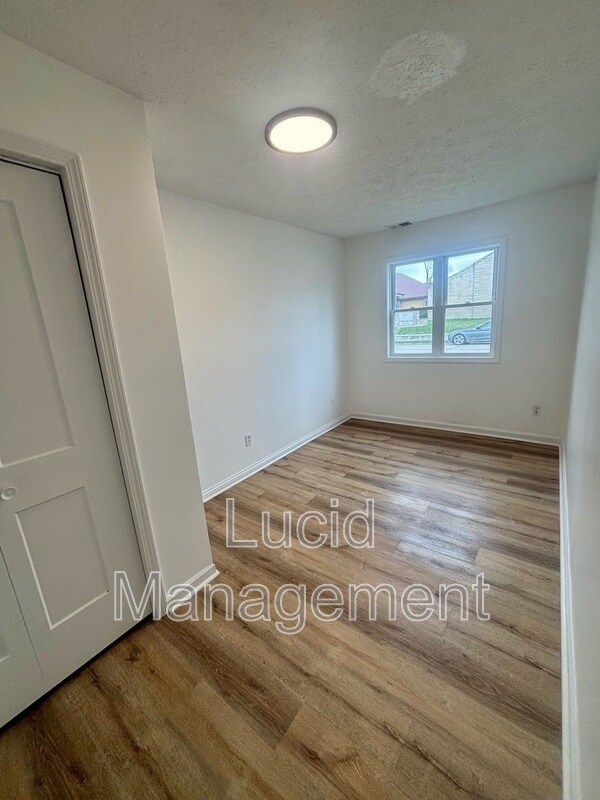 Photo - 831 Meigs Ave