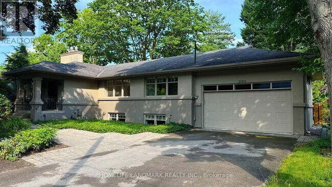 Photo - 2062 Glenforest Crescent