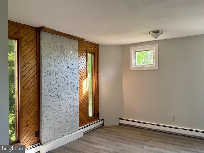 Photo - 422 W 6th Ave