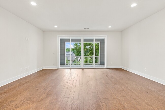 Photo - 212 Wesser St