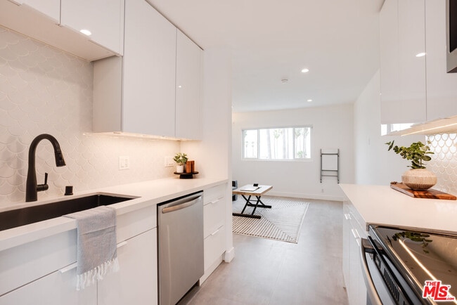 Photo - 1313 Ocean Front Walk Unit 10