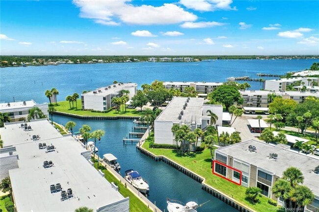Photo - 1950 SW Palm City Rd Unidad 9108 Rental