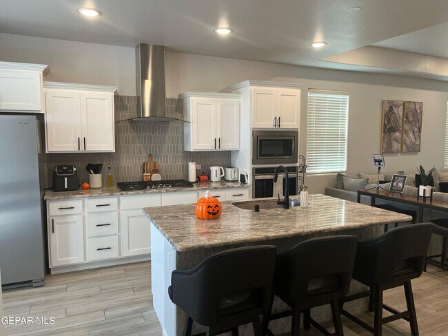 Photo - 429 Soleil Rd