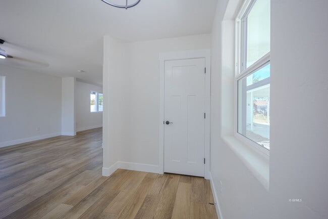 Photo - 818 W 7th St