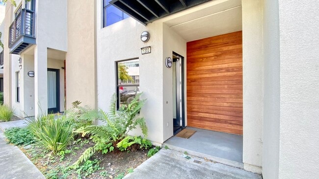 Photo - Contemporary 2-Bedroom Condo at the Heart ...