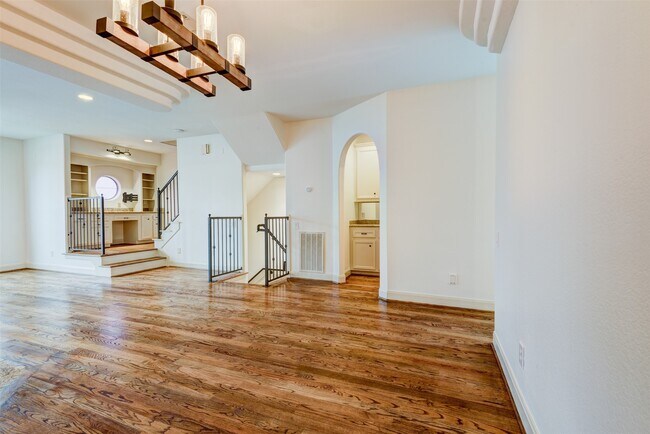 Photo - 2210 Mason St