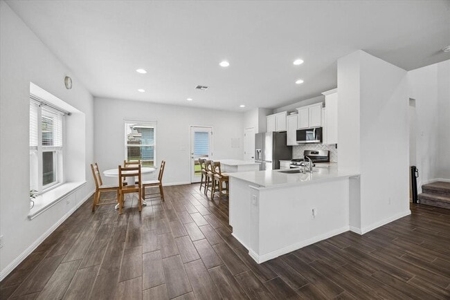 Photo - 145 Horsemint Way