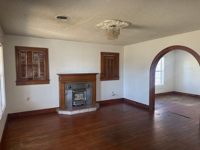 Photo - 309 E Main St