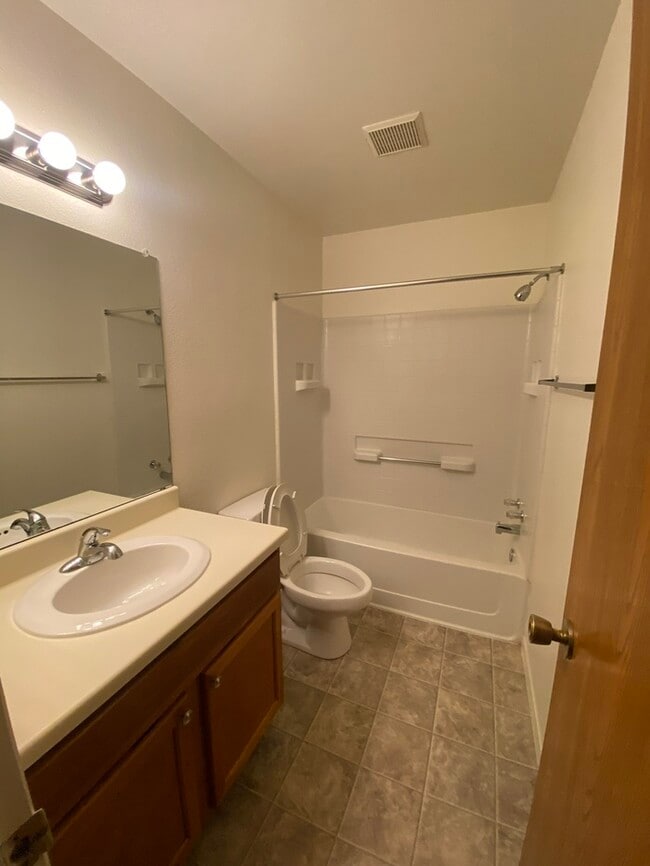 Photo - 354 Norbeck Ct