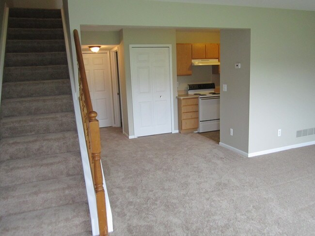 INSIDE FRONT ENTRANCE - 29415 Maurice Ct Condo Unit 1