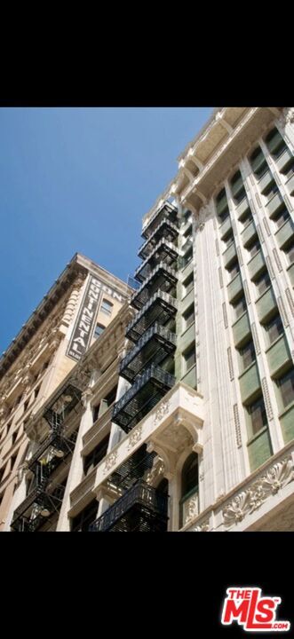 Building Photo - 877 Francisco St Unit 1115